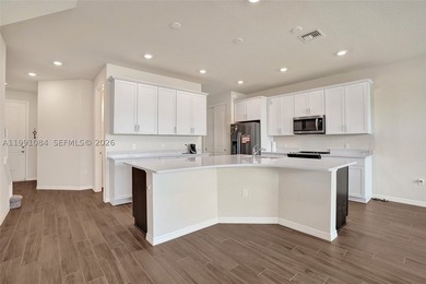 A like-new townhome with beautiful lake views in the highly - photo 6