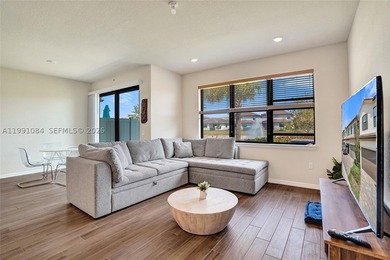 A like-new townhome with beautiful lake views in the highly - photo 8