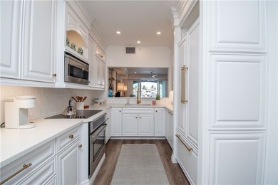 Beautifully renovated 1st floor waterfront condo in Harbor - photo 8