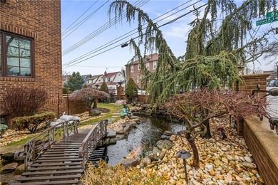 Completed in 2008, this bespoke residence in Dyker Heights - photo 31