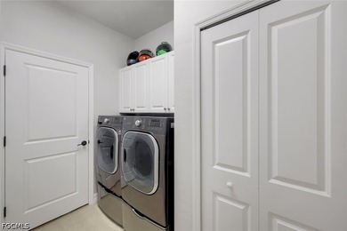 Welcome to this beautifully maintained 3-bedroom, 2-bath, 3 car - photo 33