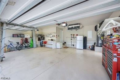 Welcome to this beautifully maintained 3-bedroom, 2-bath, 3 car - photo 34