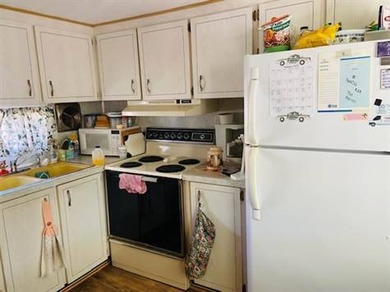 This home is in a senior park with a monthly lot rent of $583.00 - photo 4