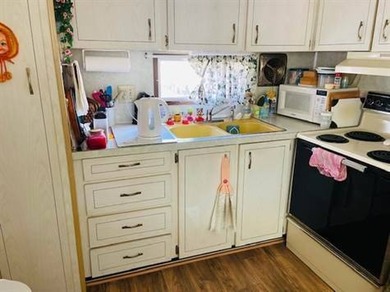 This home is in a senior park with a monthly lot rent of $583.00 - photo 5