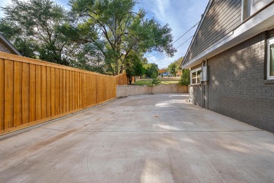 Beautifully updated home in the sought-after Lake Tanglewood - photo 36