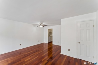 Wonderful opportunity to live in a spacious, light-filled - photo 4