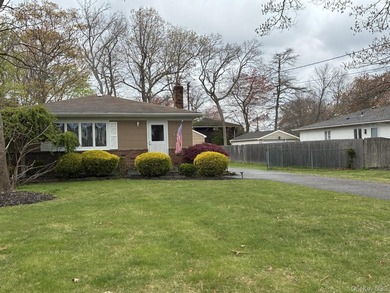 South of Montauk This charming, cozy home offers comfort, style - photo 4