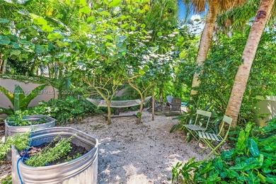 Quintessential charming South Grove gem nestled on a tree - photo 7