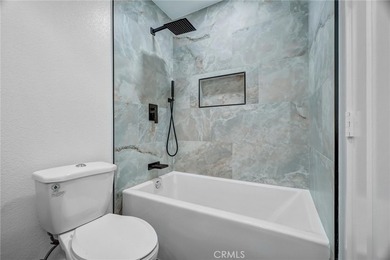 Located in the highly desirable South Coast Metro / Sandpointe - photo 21
