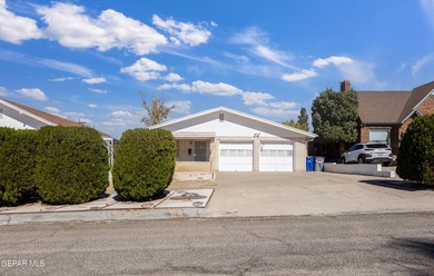 House has a seperate building at the back of the property that