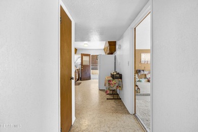 House has a seperate building at the back of the property that