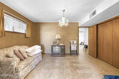 House has a seperate building at the back of the property that