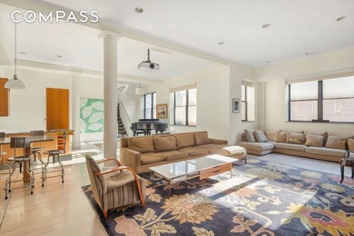 Triple penthouse with private outdoor space! This unique four - photo 2