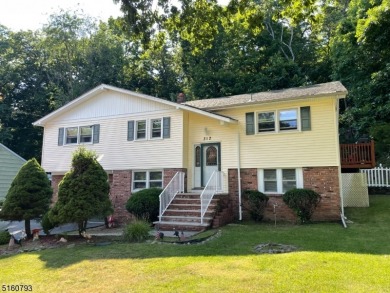 WELCOME HOME TO THIS BEAUTIFUL WELL MAINTAINED 3 BEDROOM 3 BATH - Lake Home For Sale in Hopatcong, New Jersey