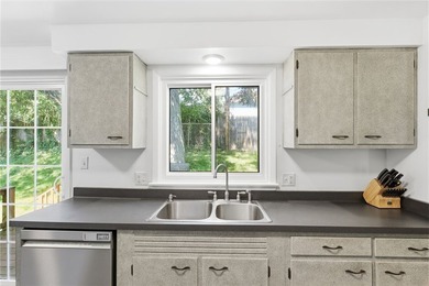 Open house Sat 6/20,1-3pm and Sun 6/21, 11am-1pm. This charming - photo 10