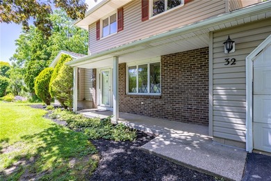 Opportunity awaits! Welcome to 32 Flamingo Dr, a spacious Split - photo 2