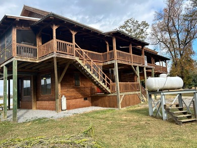 The Homestead Lodge is located in the Pumpkin Creek gated - photo 5