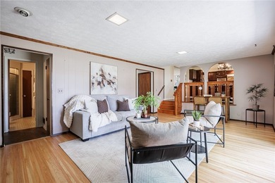 Opportunity awaits! Welcome to 32 Flamingo Dr, a spacious Split - photo 7