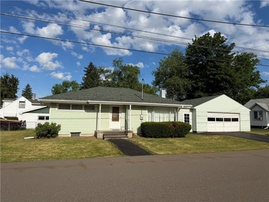 Welcome home to this well-maintained two-bedroom, one-bath ranch - photo 1