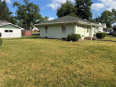 Welcome home to this well-maintained two-bedroom, one-bath ranch - photo 2