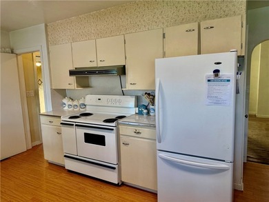 Welcome home to this well-maintained two-bedroom, one-bath ranch - photo 6