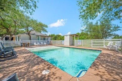 Charming 2-bedroom, 1-bath cottage in the desirable Copano - photo 15