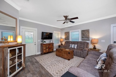 Fully Furnished - Three bedroom / two bath cottage in the - photo 3
