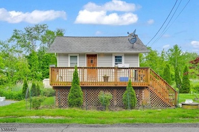 Cozy Upper Greenwood Lake Investment Property! Charming - photo 2