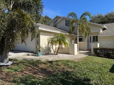 Lake Townhome/Townhouse For Sale in Clermont, Florida
