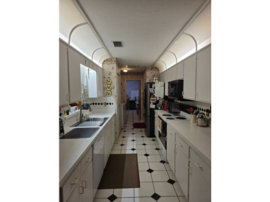 This well maintained 2bedroom, 2 bathroom home built in 1992 - photo 9