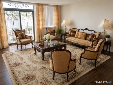 This delightful top (4th) floor, 1,100+/- sqft, 1-bedroom - photo 2