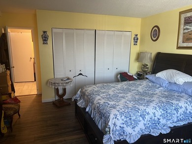 This delightful top (4th) floor, 1,100+/- sqft, 1-bedroom - photo 6