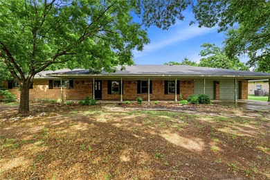 Located in the desirable Cedar Creek Country Club community - photo 1