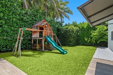 Located on one of Mid-Beach's most coveted tree-lined streets - photo 31