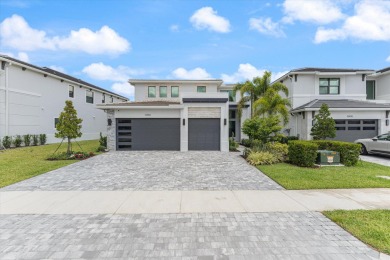 Lake Home For Sale in Palm Beach Gardens, Florida