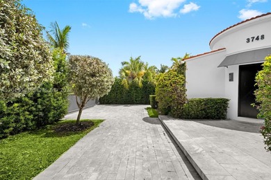 Located on one of Mid-Beach's most coveted tree-lined streets - photo 46