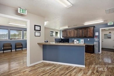 Exceptional commercial opportunity in a prime location on - photo 9