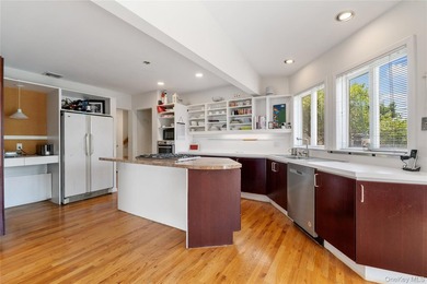 Nestled on a quiet, tree-lined block in the heart of Woodmere - photo 11