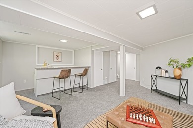 Beautifully updated 3 bedroom and 1.5 bath Split Level in - photo 14