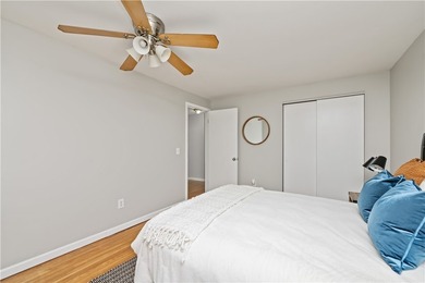 Beautifully updated 3 bedroom and 1.5 bath Split Level in - photo 18