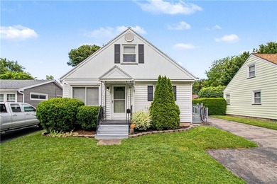 OPEN SATURDAY 11:00-12:30! Welcome home to 127 Wood Road! This - photo 1