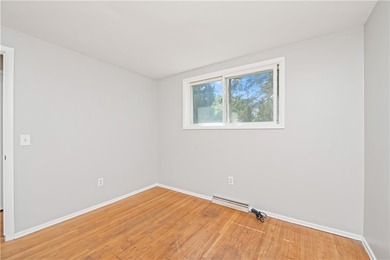 Beautifully updated 3 bedroom and 1.5 bath Split Level in - photo 22
