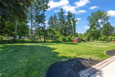 Beautifully updated 3 bedroom and 1.5 bath Split Level in - photo 25