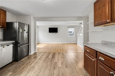 OPEN SATURDAY 11:00-12:30! Welcome home to 127 Wood Road! This - photo 5