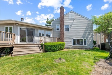 Nestled on a quiet, tree-lined block in the heart of Woodmere - photo 25