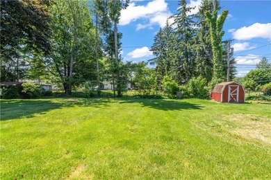 Beautifully updated 3 bedroom and 1.5 bath Split Level in - photo 26