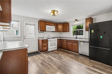 OPEN SATURDAY 11:00-12:30! Welcome home to 127 Wood Road! This - photo 6