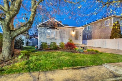 Welcome To This 2 Bed 2 Bath On An Oversized Lot. Right In The - photo 2