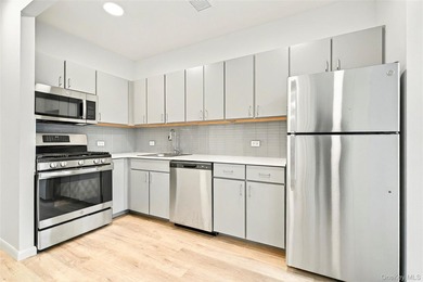 Welcome to the Soundview Park Townhouses. This is a New - photo 11