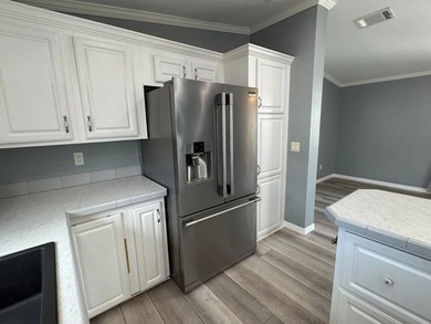 Spacious 2015 luxury-style home offering high ceilings and an - photo 6